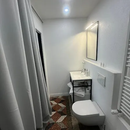 Lejlighed Living With Balcony - Center, Near The Como