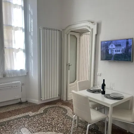 Living With Balcony - Center, Near The Lejlighed