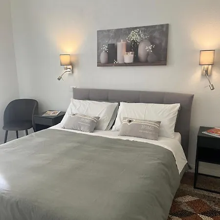 Living With Balcony Apartman *