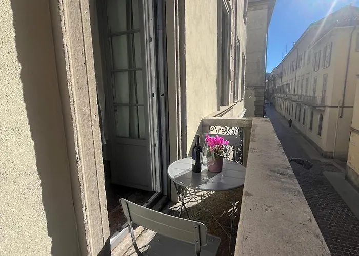 Living With Balcony Apartman *