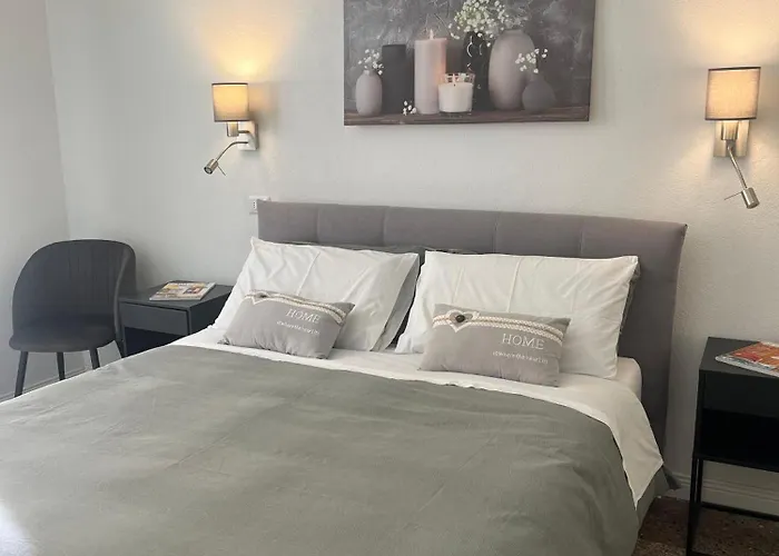 Living With Balcony Apartman *