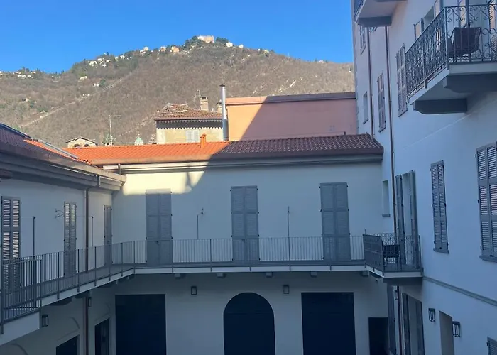 Living With Balcony Apartman *