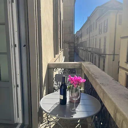 Living With Balcony Apartment *